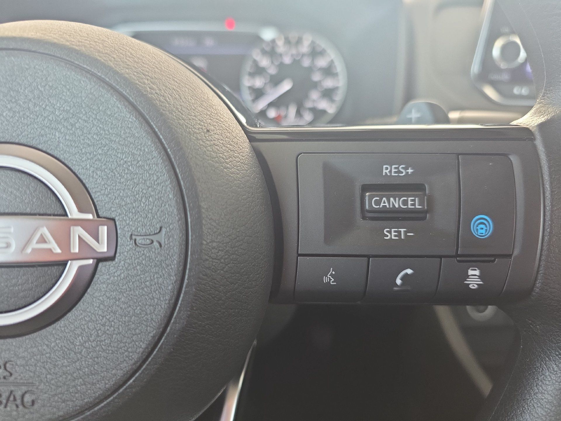 Used 2023 Nissan Rogue SV FWD image 17