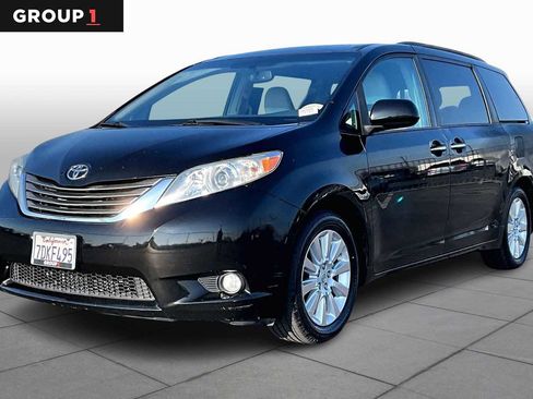 Used 2014 Toyota Sienna XLE image 1