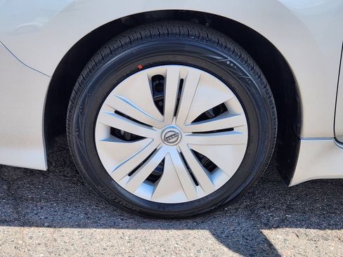 Certified 2025 Nissan Leaf S FWD image 9