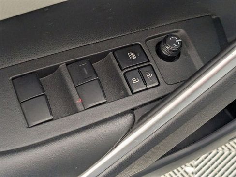 Used 2024 Toyota Corolla Cross L image 11