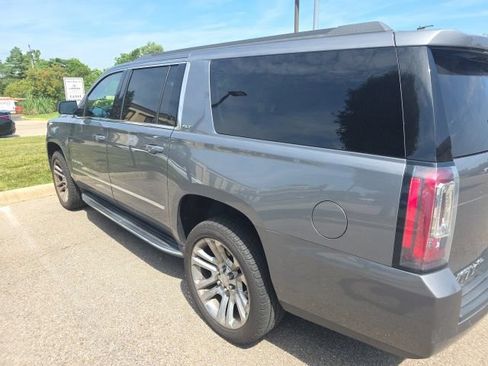Used 2019 GMC Yukon XL SLT w/ Premium Edition AWD/4WD image 2
