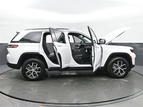 New 2025 Jeep Grand Cherokee Limited w/ Luxury Tech Group II image 57
