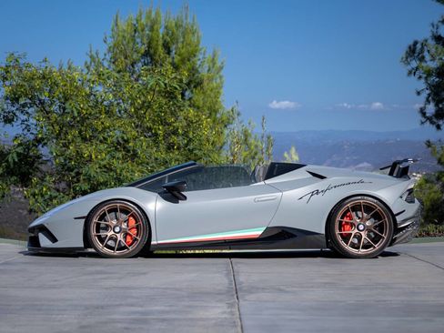 Used 2018 Lamborghini Huracan Performante image 5