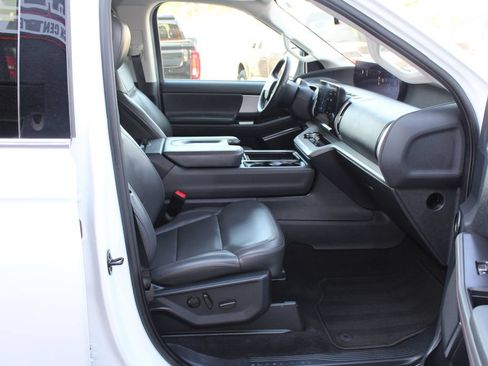 Used 2025 Ford Expedition Active AWD/4WD image 36