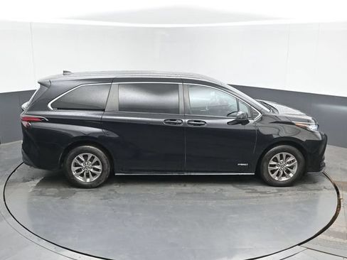 Used 2021 Toyota Sienna LE FWD image 40