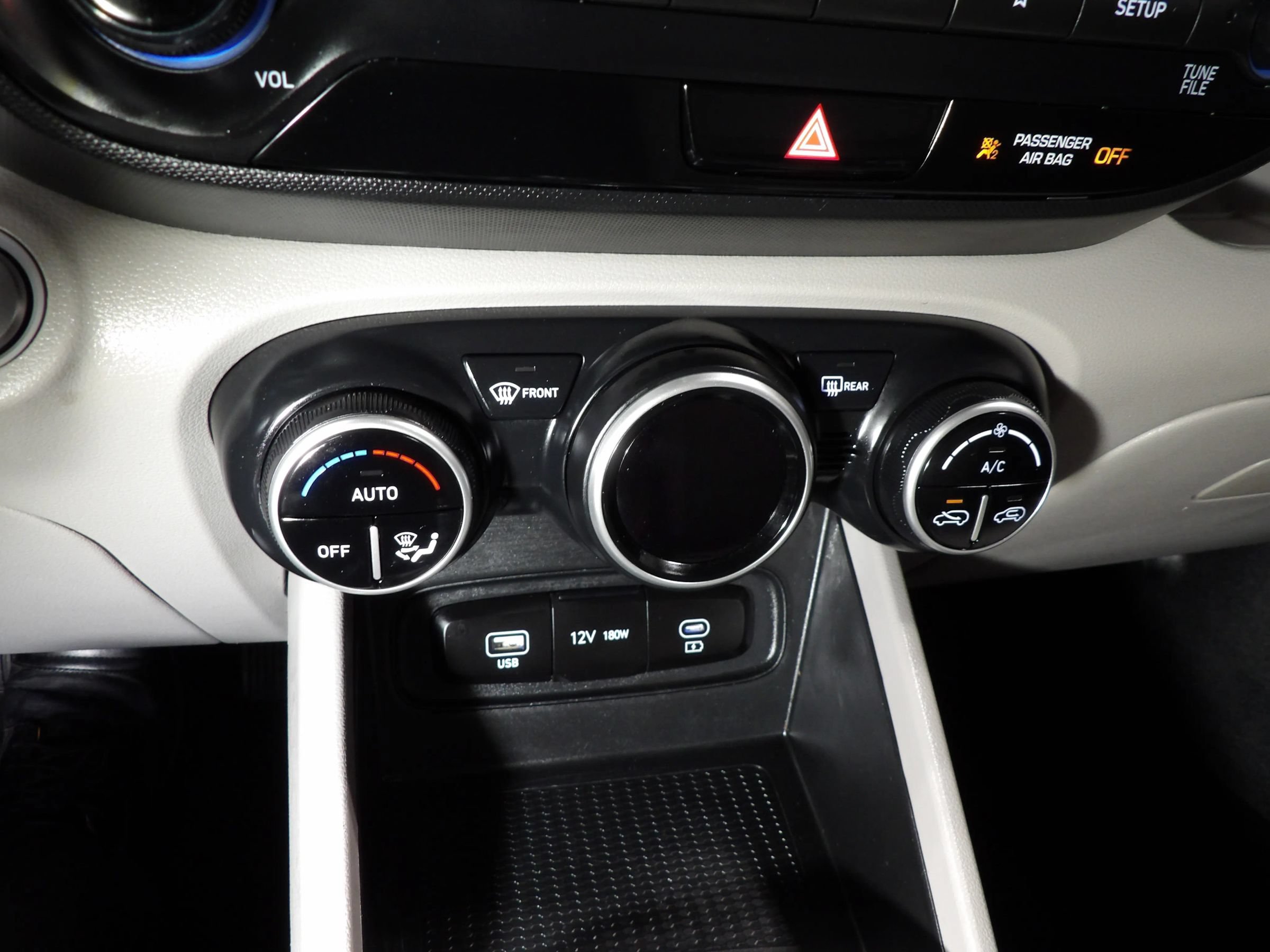 Used 2025 Hyundai Venue SEL FWD image 13