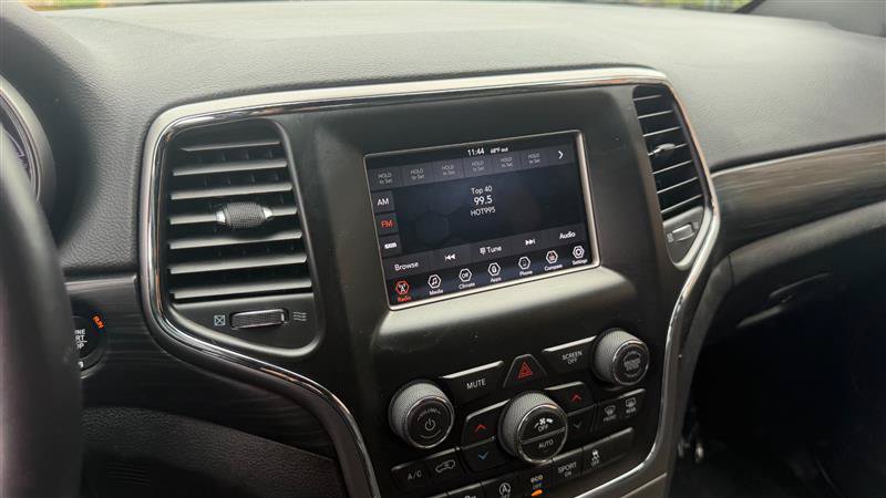 Used 2020 Jeep Grand Cherokee Laredo AWD/4WD image 34