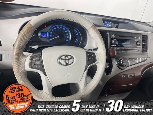 Used 2014 Toyota Sienna XLE image 34