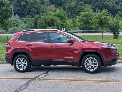Used 2015 Jeep Cherokee Latitude w/ Cold Weather Group AWD/4WD image 3
