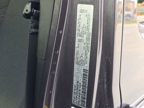 Used 2025 Jeep Wrangler Sahara image 34