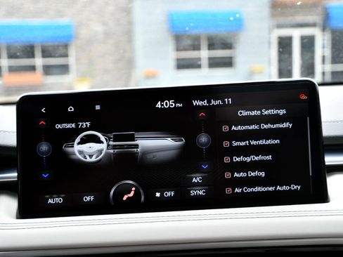 Used 2024 Genesis G70 2.5T image 16