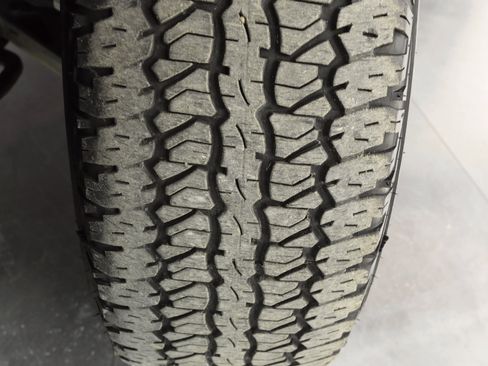 Used 2020 Jeep Cherokee Trailhawk w/ Cold Weather Group image 33