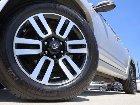 Used 2018 Toyota 4Runner Limited AWD/4WD image 28