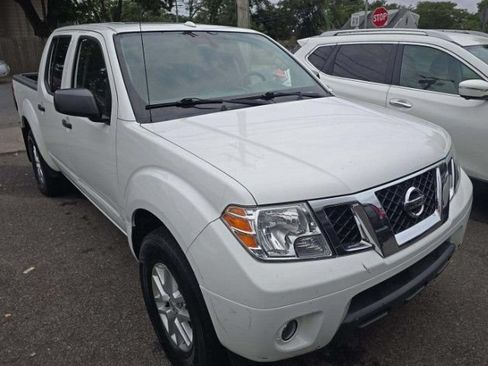 Used 2017 Nissan Frontier SV w/ SV Value Truck Package AWD/4WD image 4