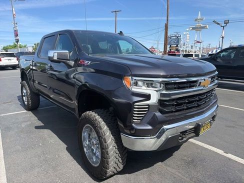 Used 2024 Chevrolet Silverado 1500 LT w/ Z71 Off-Road Package AWD/4WD image 5