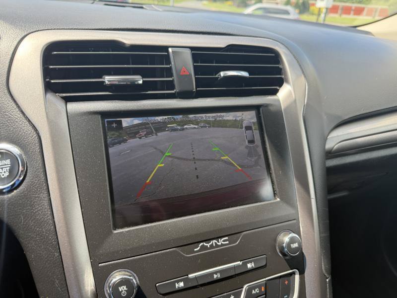 Used 2019 Ford Fusion SE FWD image 20