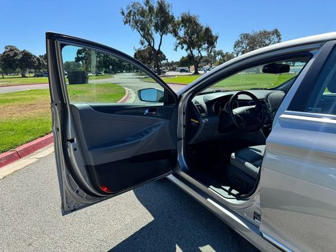 Used 2012 Hyundai Sonata Hybrid w/ Leather Pkg FWD image 15