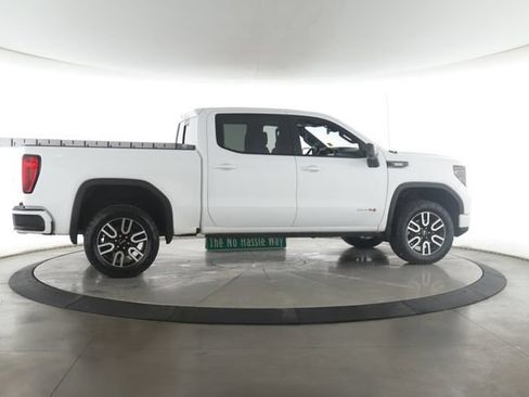 Used 2022 GMC Sierra 1500 AT4 w/ AT4 Preferred Package AWD/4WD image 6