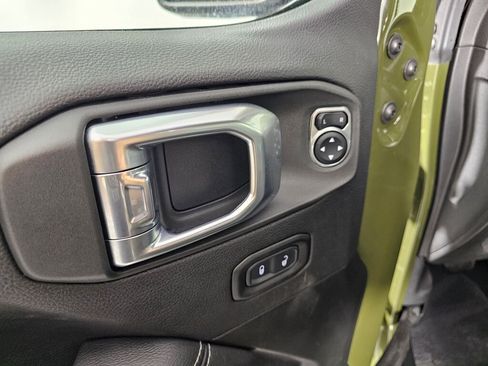 Used 2022 Jeep Wrangler Unlimited Sahara image 18