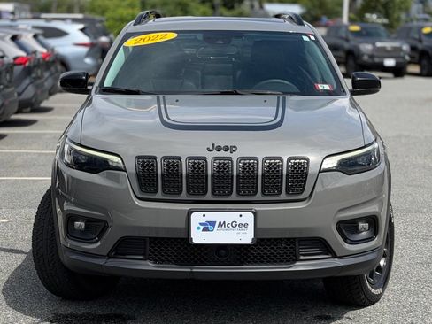 Used 2022 Jeep Cherokee Latitude w/ Sun & Sound Group AWD/4WD image 2