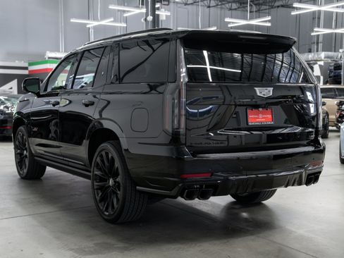 Used 2025 Cadillac Escalade V w/ LPO, ONYX Package AWD/4WD image 6
