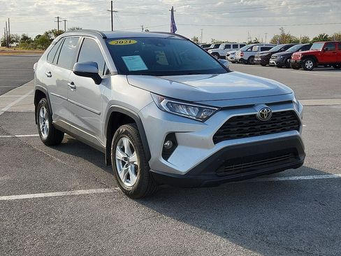 Used 2021 Toyota RAV4 XLE w/ Convenience Package FWD image 6