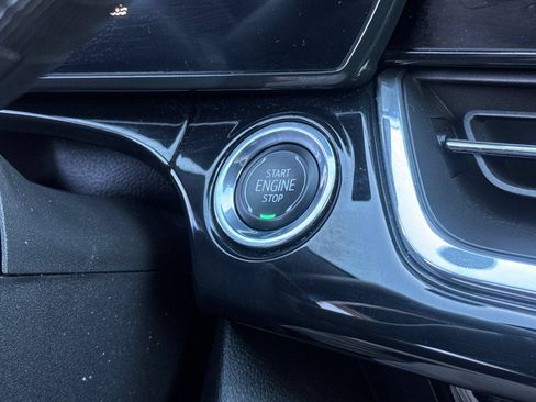 Used 2025 Chevrolet Trax RS FWD image 32