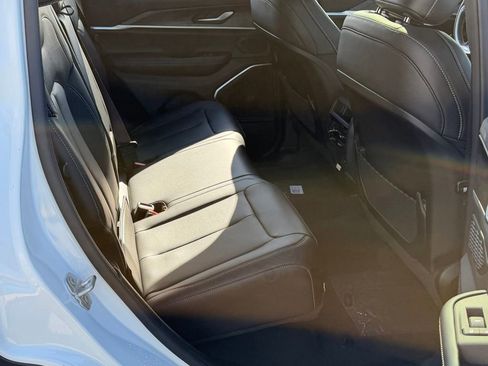 New 2026 Jeep Grand Cherokee Limited AWD/4WD image 18