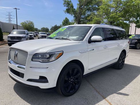 Certified 2024 Lincoln Navigator L Reserve AWD/4WD image 9