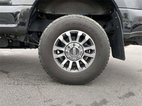 Used 2022 Ford F250 Lariat image 9
