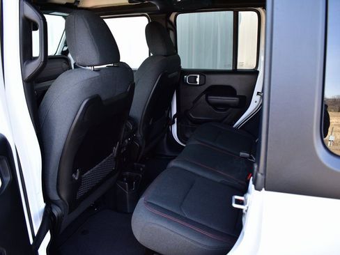 Used 2025 Jeep Wrangler Rubicon image 24