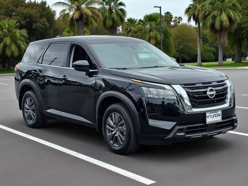 Used 2024 Nissan Pathfinder S image 4