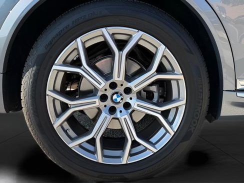 Used 2024 BMW X7 xDrive40i image 12