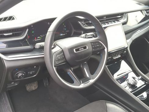 Used 2023 Jeep Grand Cherokee Trailhawk w/ Luxury Tech Group III AWD/4WD image 2