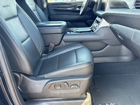 Used 2023 GMC Yukon XL Denali image 14