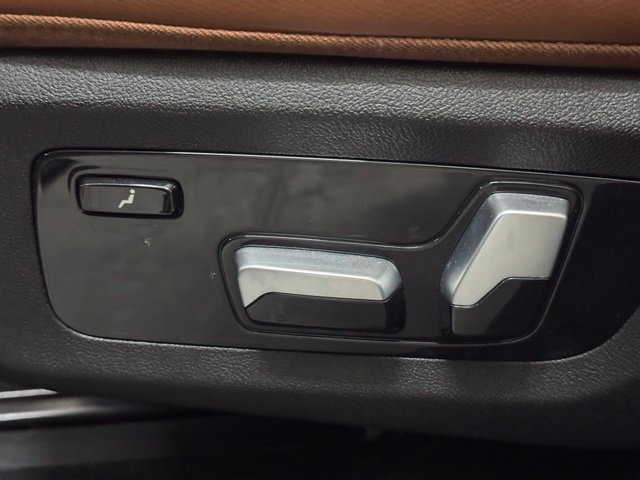 Used 2022 BMW X7 M50i AWD/4WD image 22