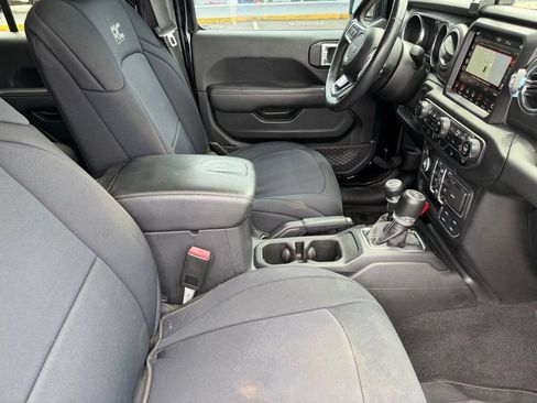 Used 2021 Jeep Wrangler Unlimited Sahara AWD/4WD image 15
