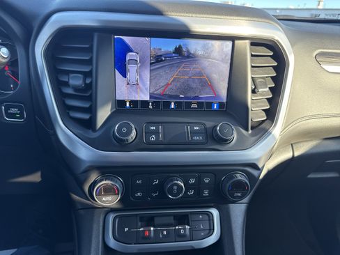 Used 2023 GMC Acadia SLT w/ Elevation Edition image 15