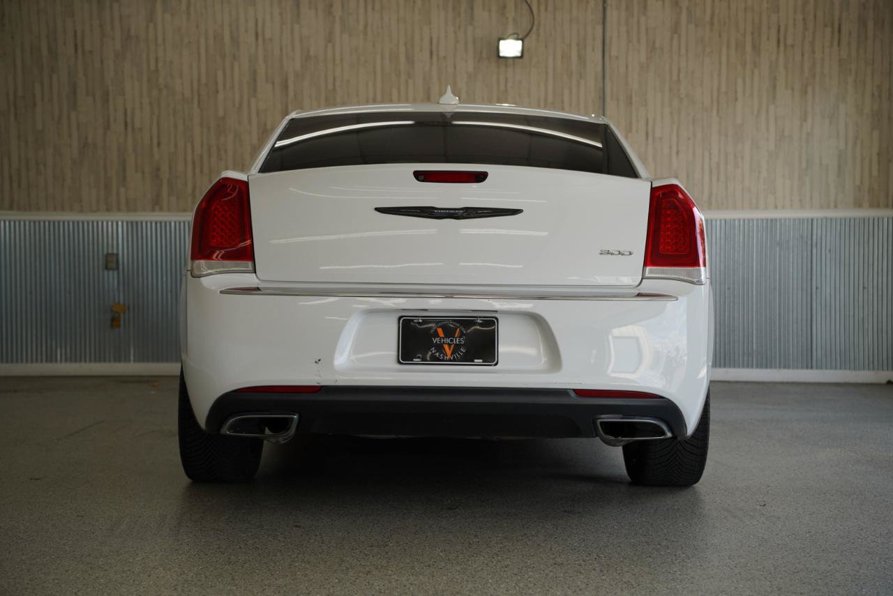 Used 2018 Chrysler 300 Touring L RWD image 8
