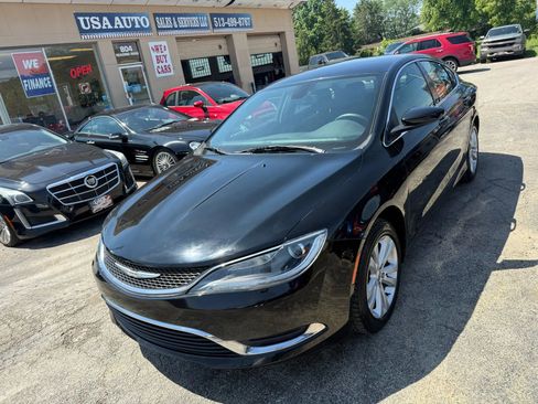 Used 2015 Chrysler 200 Limited w/ Convenience Group image 2