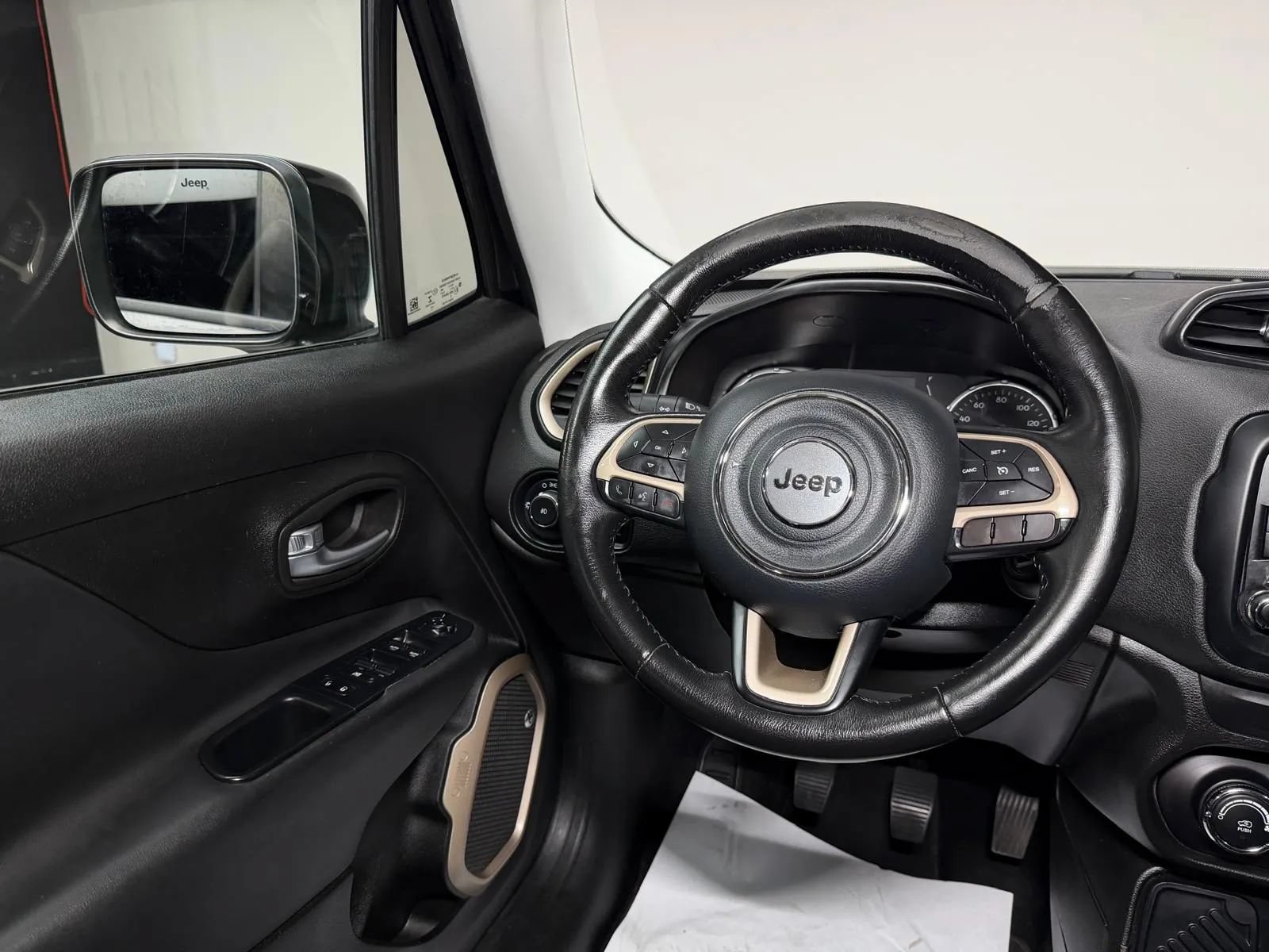 Used 2016 Jeep Renegade 75th Anniversary FWD image 22
