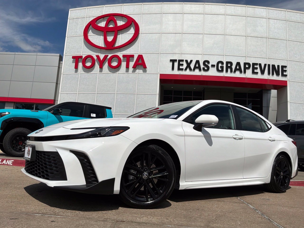 Used 2026 Toyota Camry SE FWD image 2
