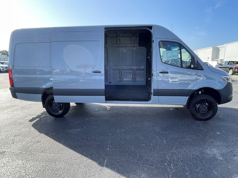 New 2025 Mercedes-Benz Sprinter 2500 image 4