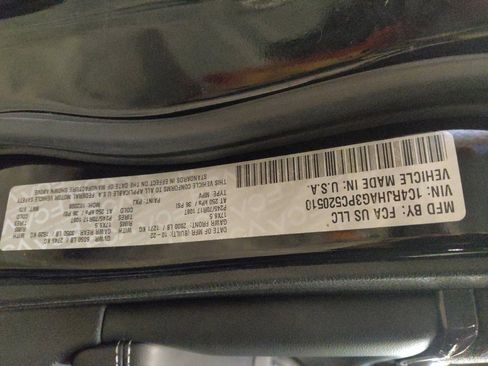 Used 2023 Jeep Grand Cherokee Laredo w/ Luxury Tech Group I image 33