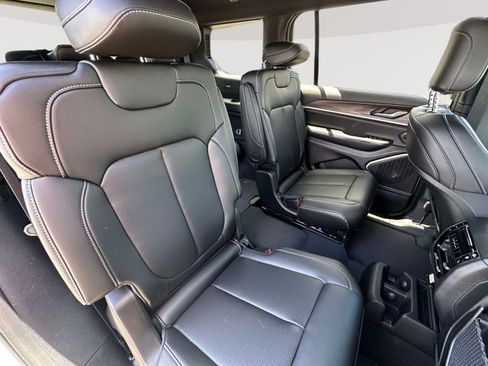 New 2026 Jeep Grand Cherokee L Limited w/ Luxury Tech Group II AWD/4WD image 24