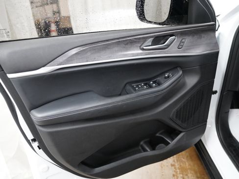 Certified 2023 Jeep Grand Cherokee L Limited image 12