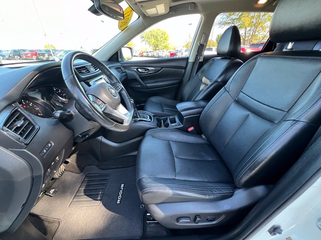 Used 2017 Nissan Rogue SL w/ SL Premium Package AWD/4WD image 18