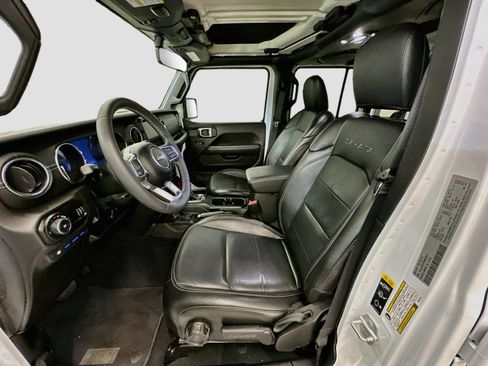 Used 2023 Jeep Wrangler Unlimited Sahara AWD/4WD image 13