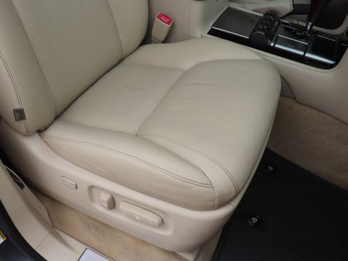 Used 2013 Lexus LX 570 4WD image 27