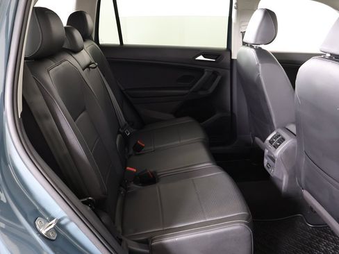 Used 2019 Volkswagen Tiguan SE w/ Panoramic Sunroof Package image 35